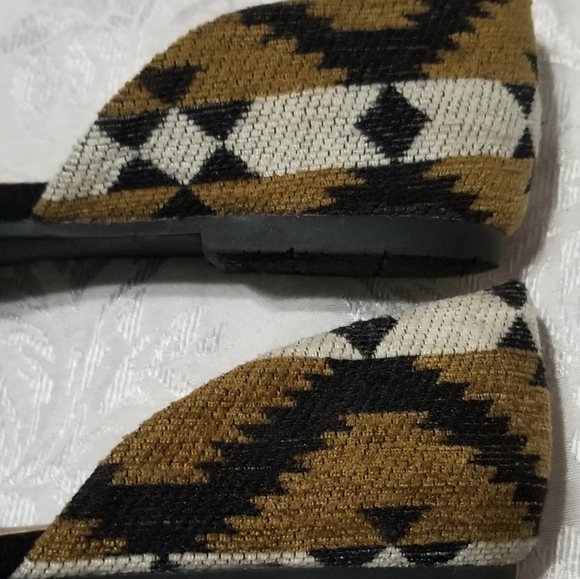 Unique Tapestry Flats - Picture 3 of 8